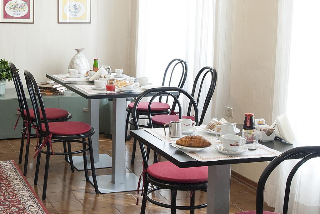 Hotel Gardenia Forlì Extérieur photo